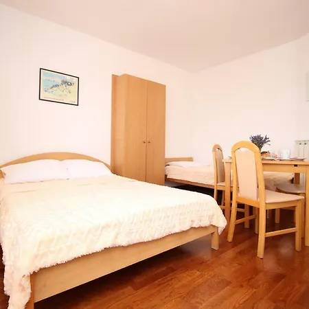 Ivona 4 Apartamento *